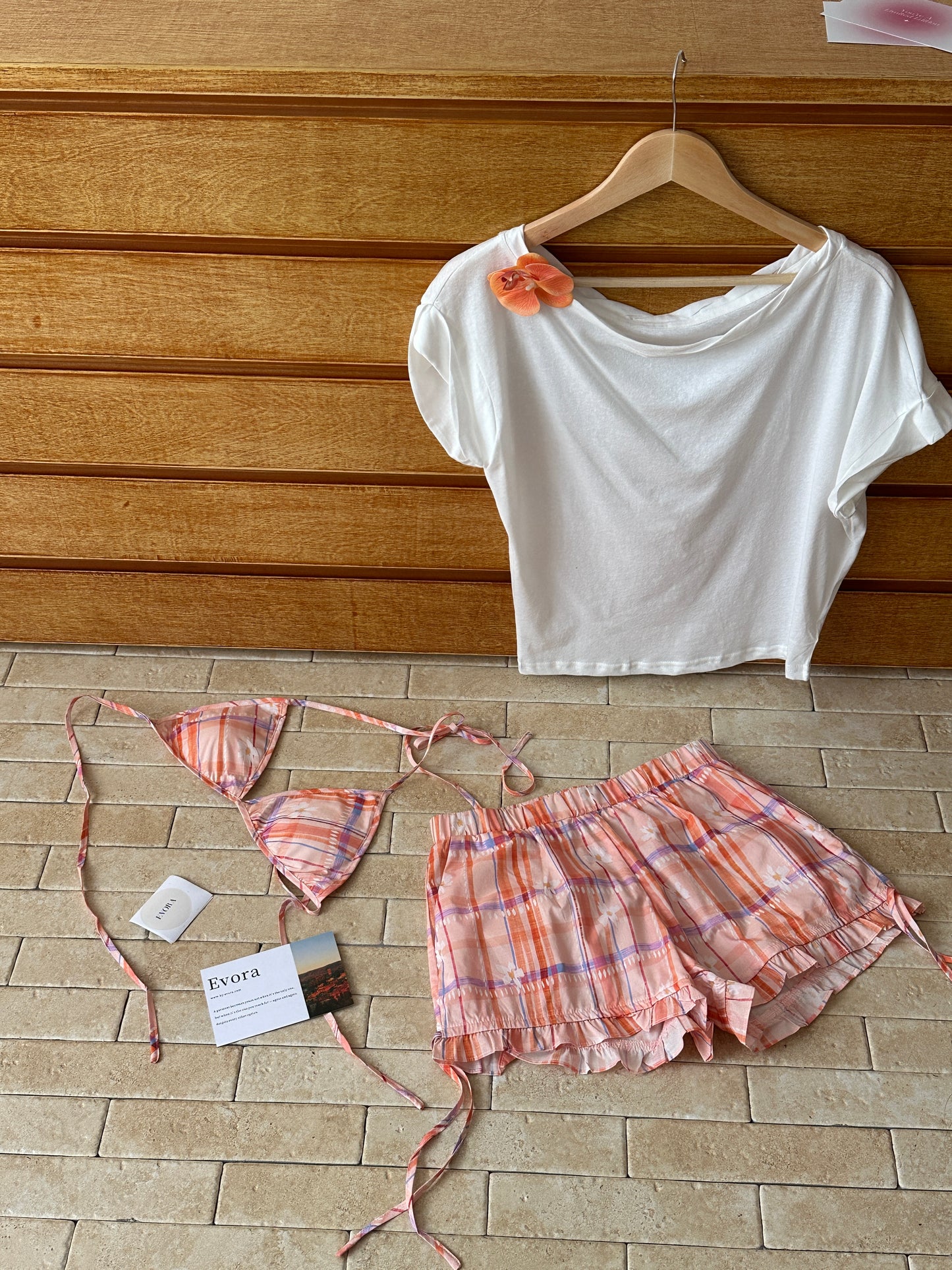 Hawaii Top (Includes a Floral Hair Clip)