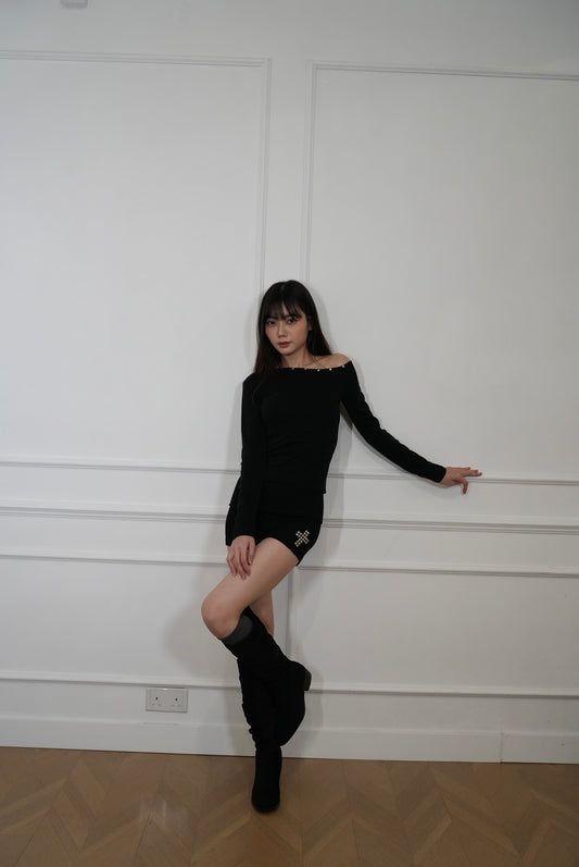 A29 Kokexi Studded Off-Shoulder Top