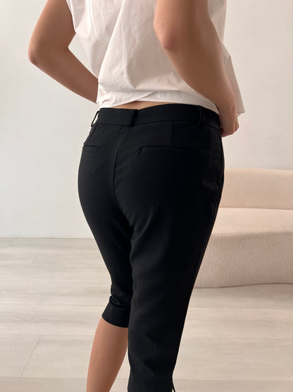 The perfect black capri pants