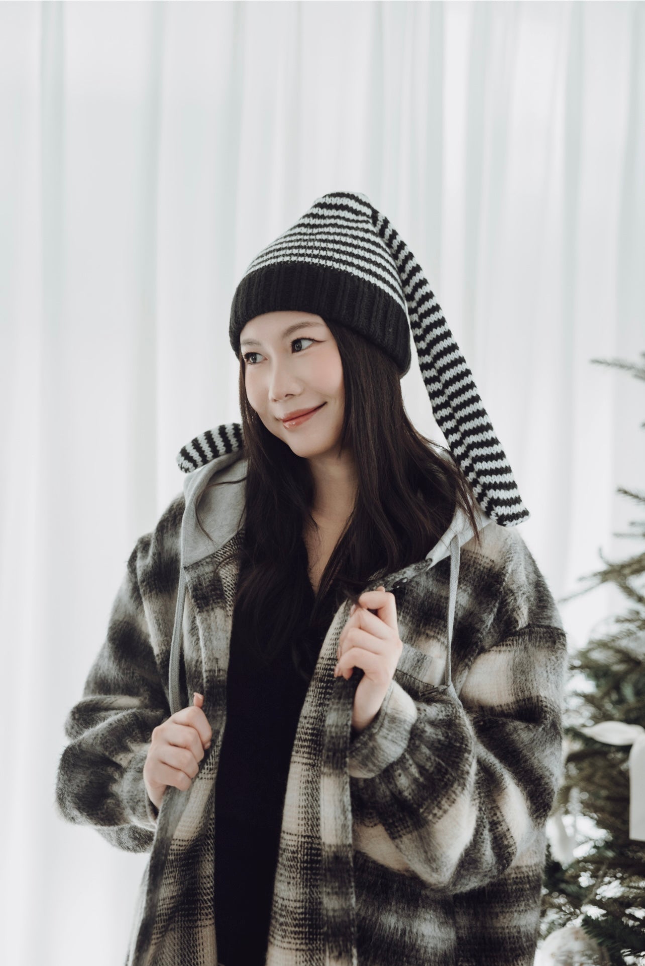 A20 Must-Have: Halo Plaid Hooded Coat