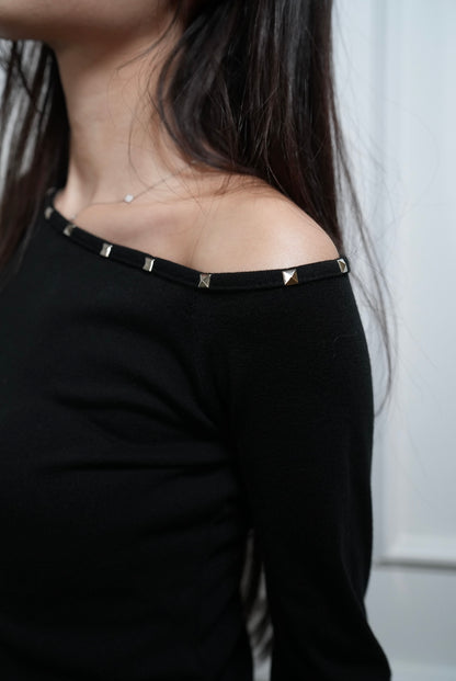 A29 Kokexi Studded Off-Shoulder Top