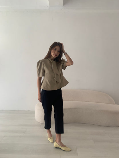 Mika Elastic Pleated Peg Leg Pants