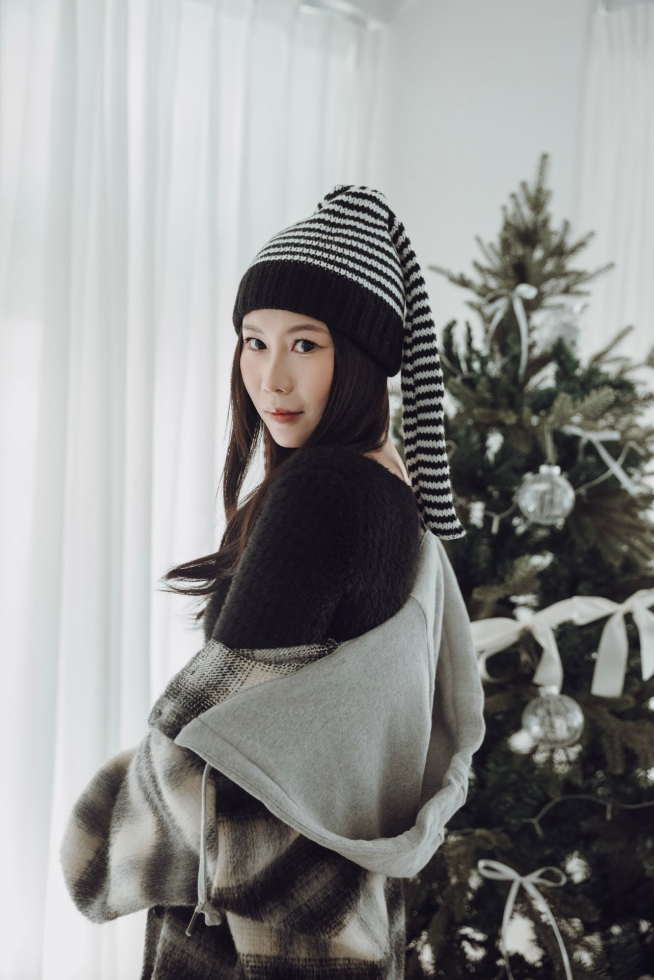 A20 Must-Have: Halo Plaid Hooded Coat