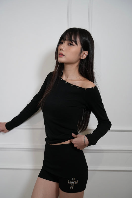 A29 Kokexi Studded Off-Shoulder Top
